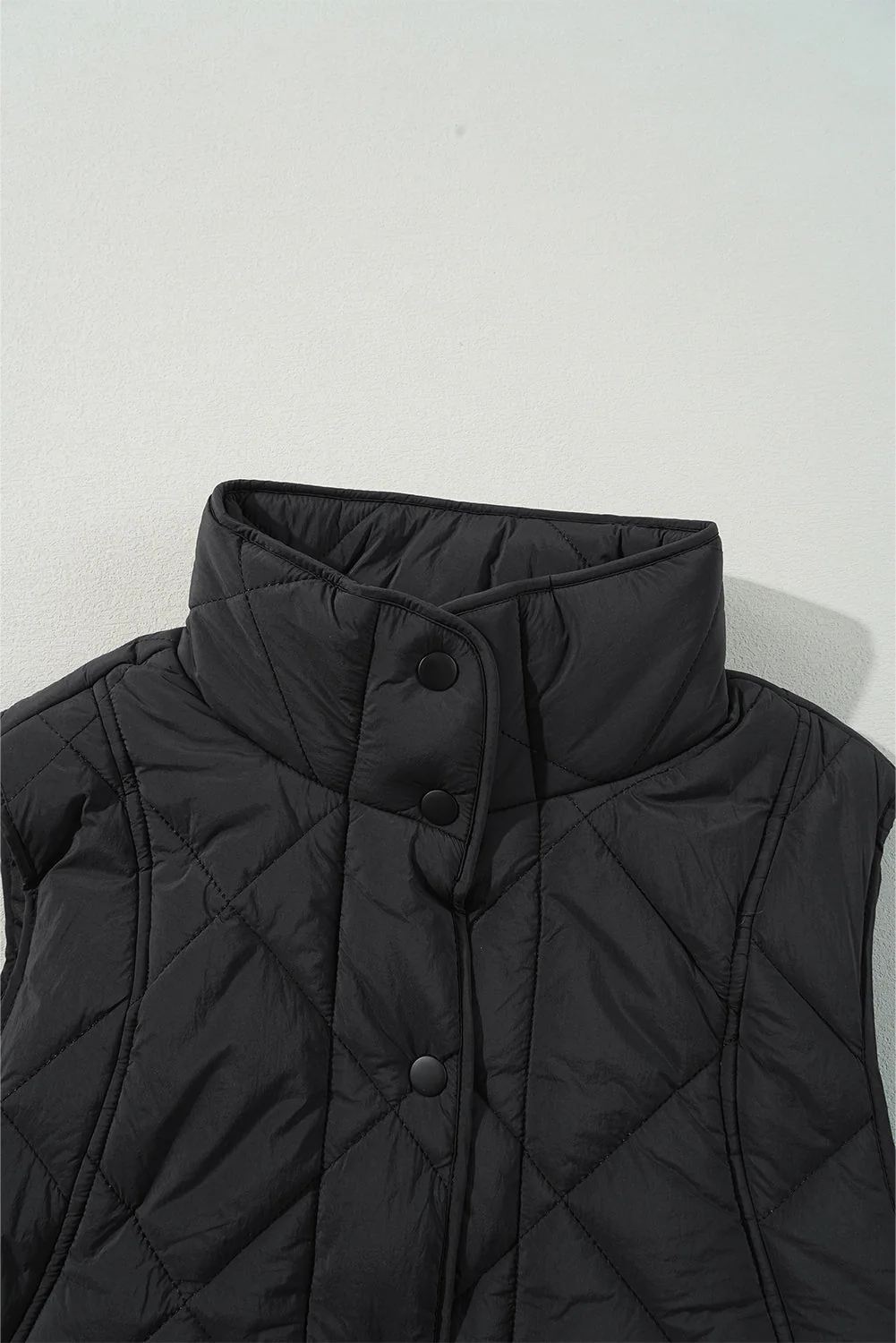 Maite | Vest with snap-down structure and pockets - Image 16