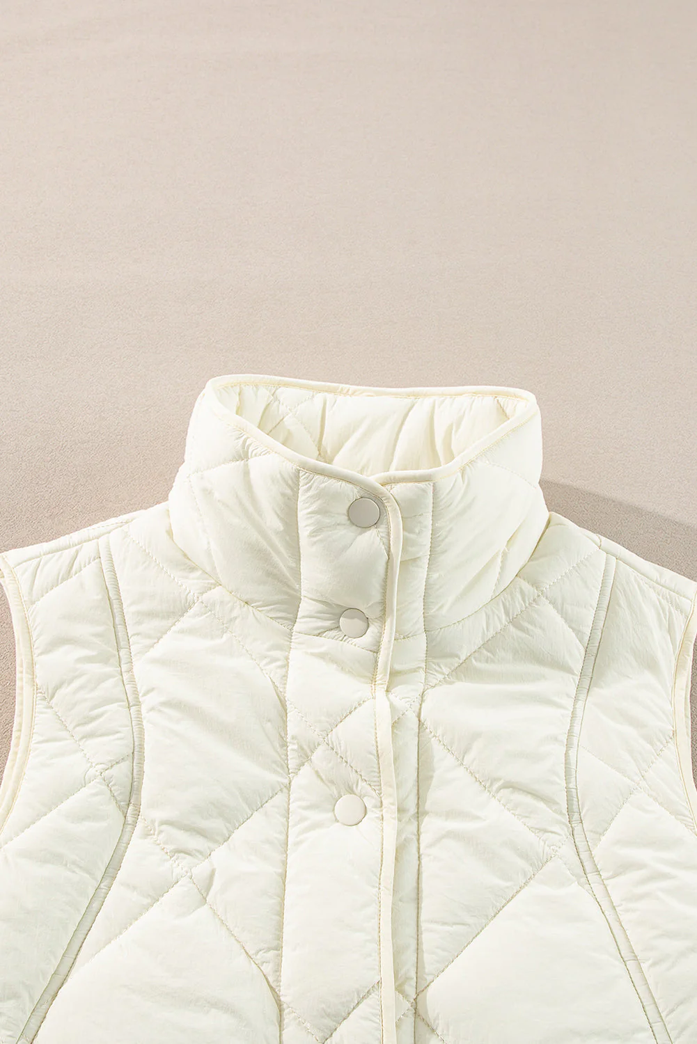 Maite | Vest with snap-down structure and pockets - Image 8