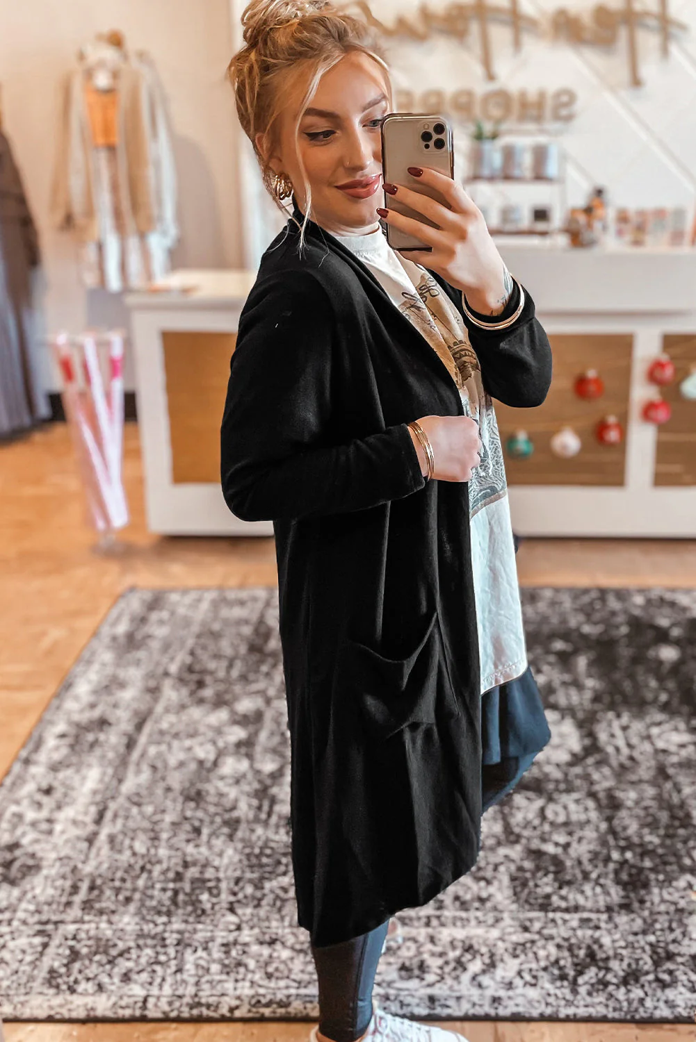 Marcela | Classic and elegant winter cardigan - Image 2