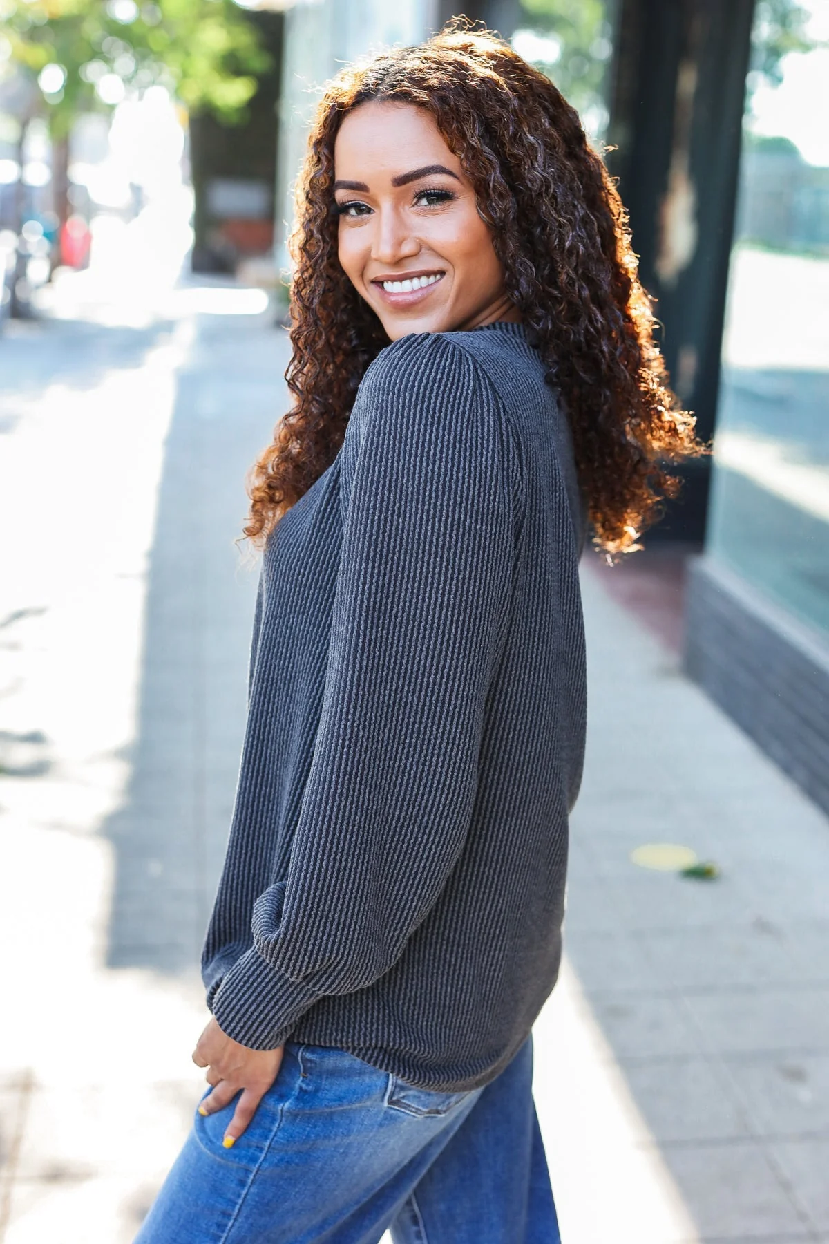 Margherita | Everyday long-sleeved shirt in anthracite-colored ribbed knit with mineral wash - Image 6