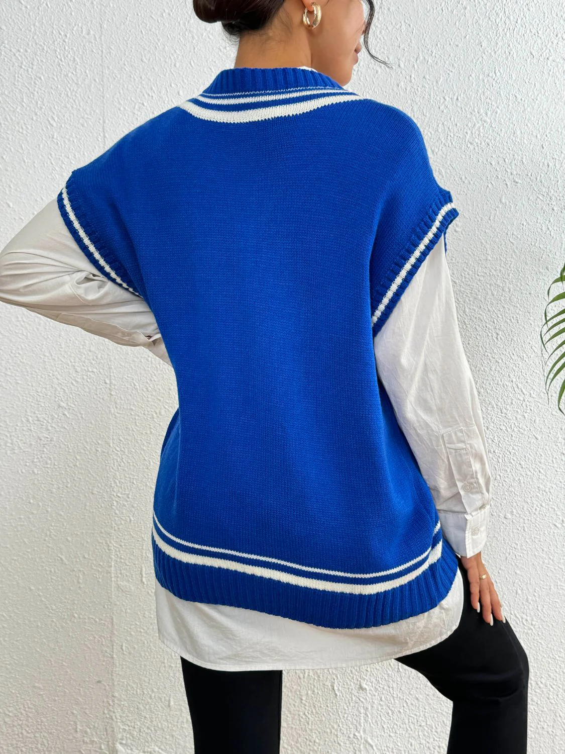 Margherita | Sweater vest with contrast trim and V-neck - Image 2