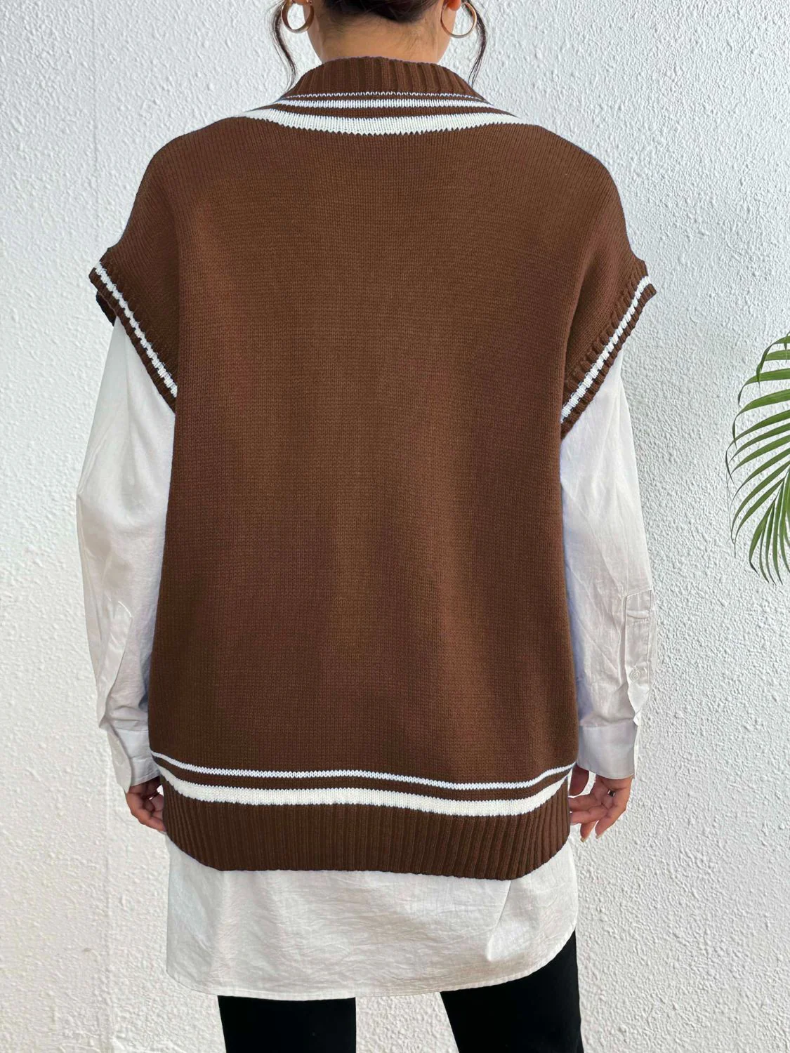 Margherita | Sweater vest with contrast trim and V-neck - Image 6