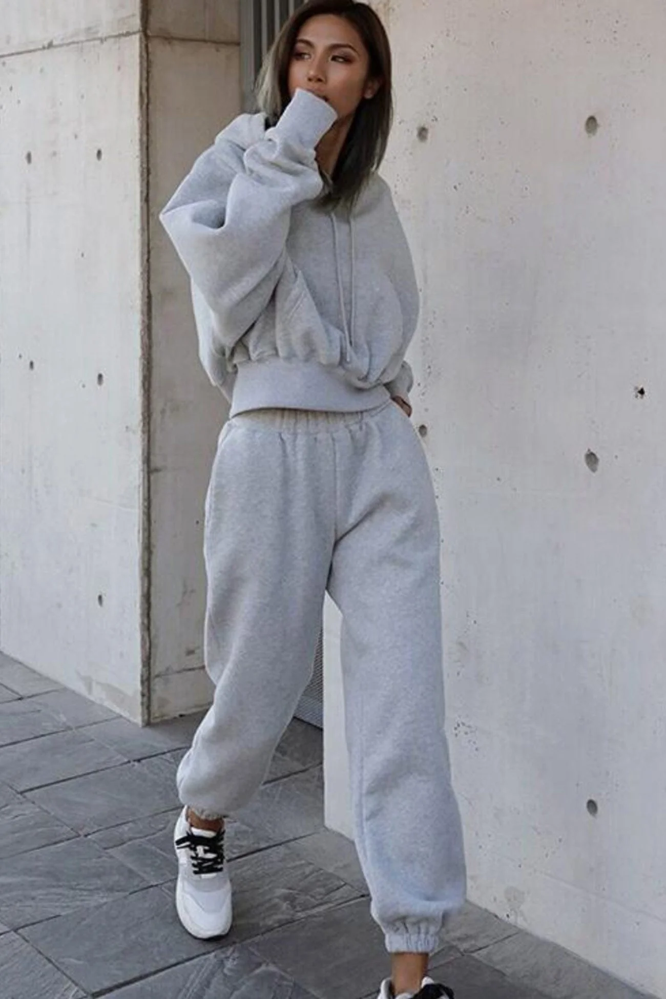 Margrit | Hooded drawstring crop top with sweatpants - Image 4