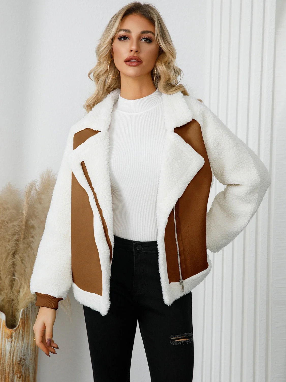 Margrit | Sherpa long sleeve jacket with pockets and zip fastening - Image 3