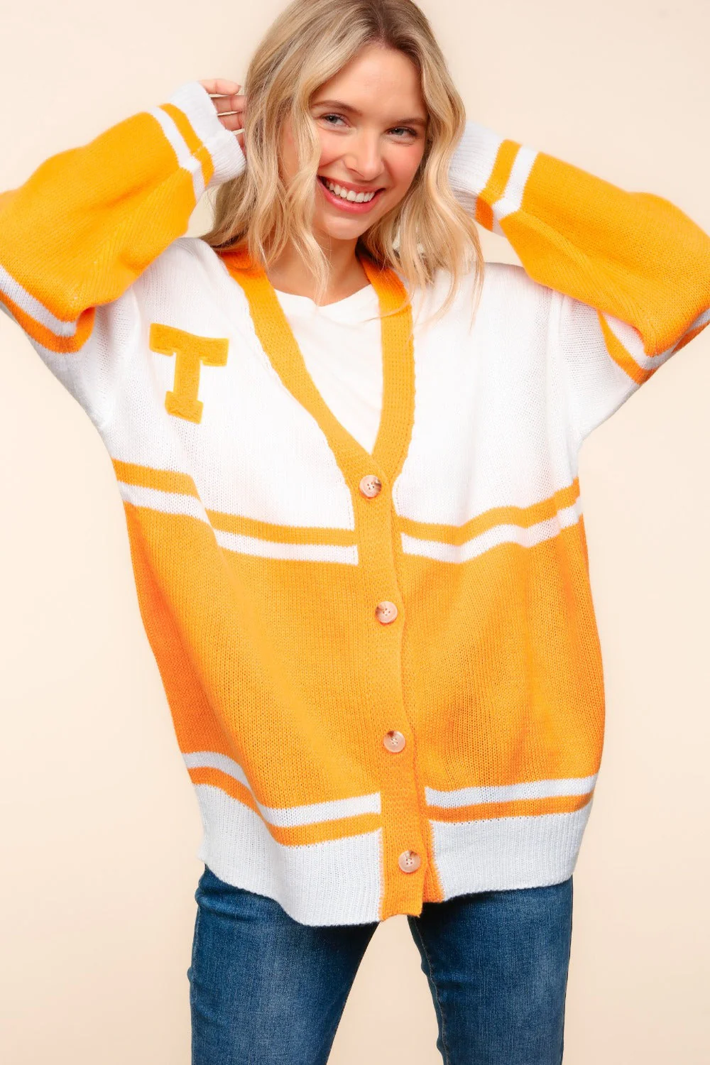 Maria | Haptics cardigan with V-neck, button placket and letter patch