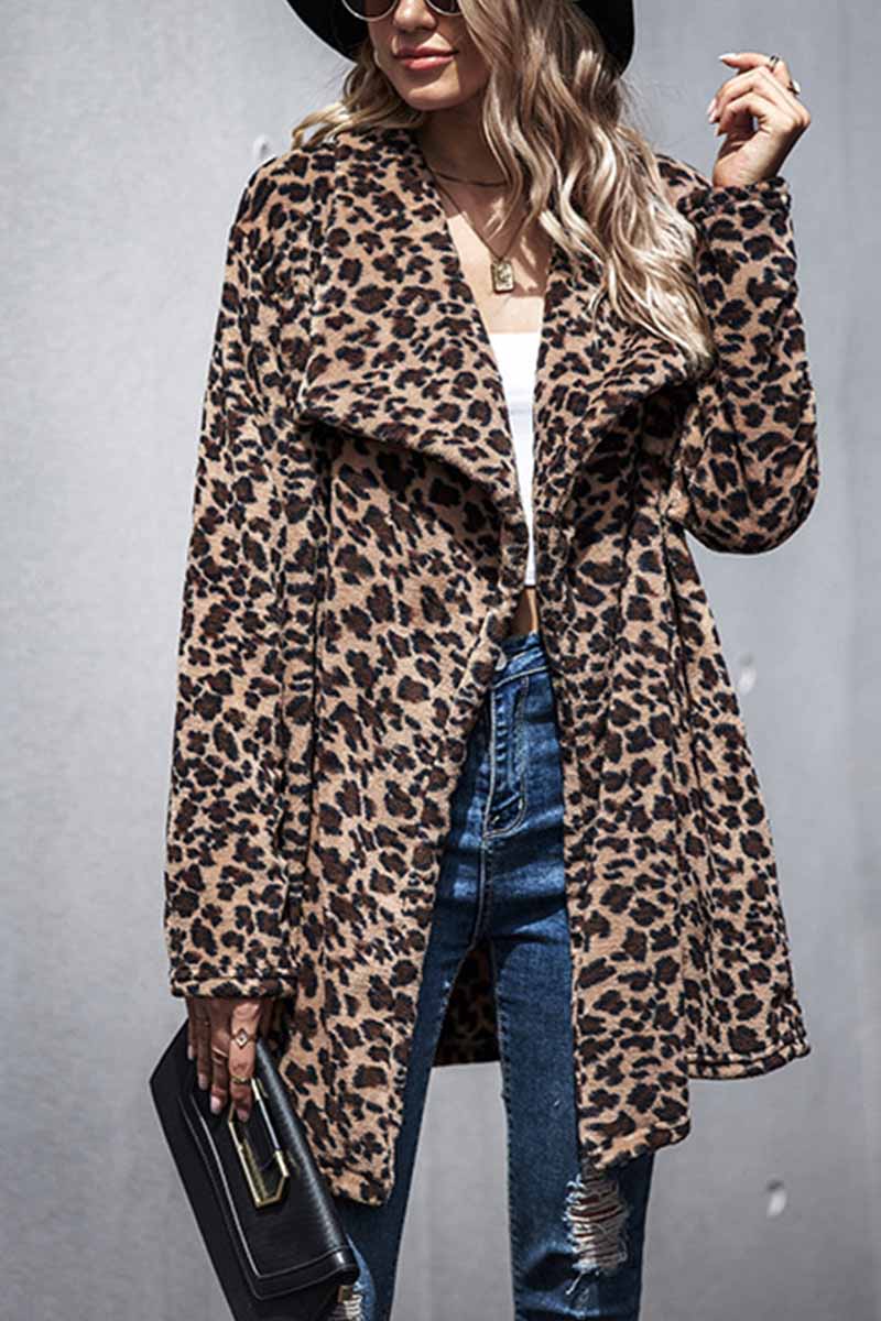 Maria Eugenia | Fashionable and minimalist winter coat - Image 4