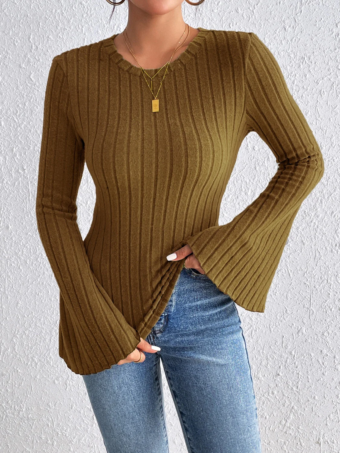 Mariana | Round neck T-shirt with flared sleeves - Image 11