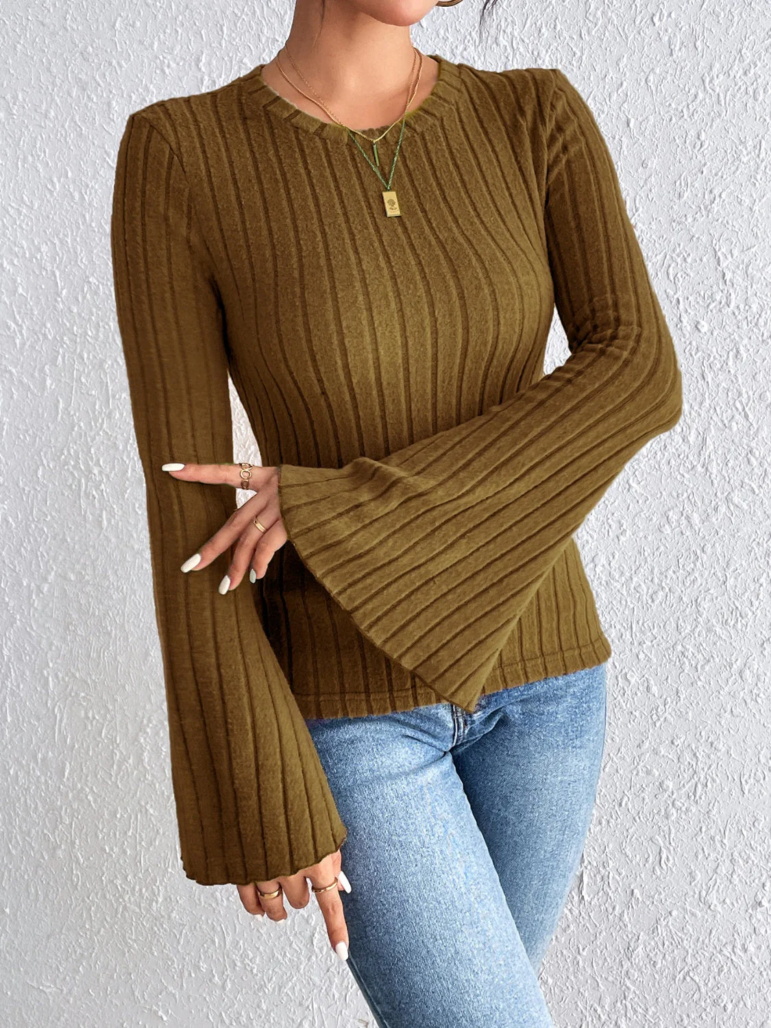 Mariana | Round neck T-shirt with flared sleeves - Image 12