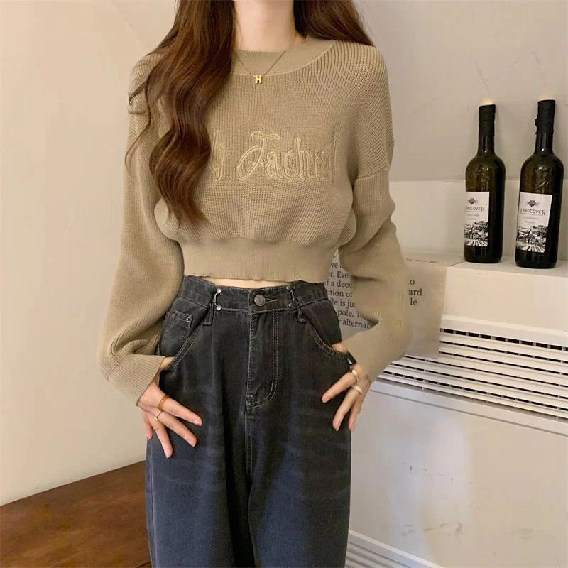 Marion | Women's slim fit long sleeve sweater with square neckline - Image 2