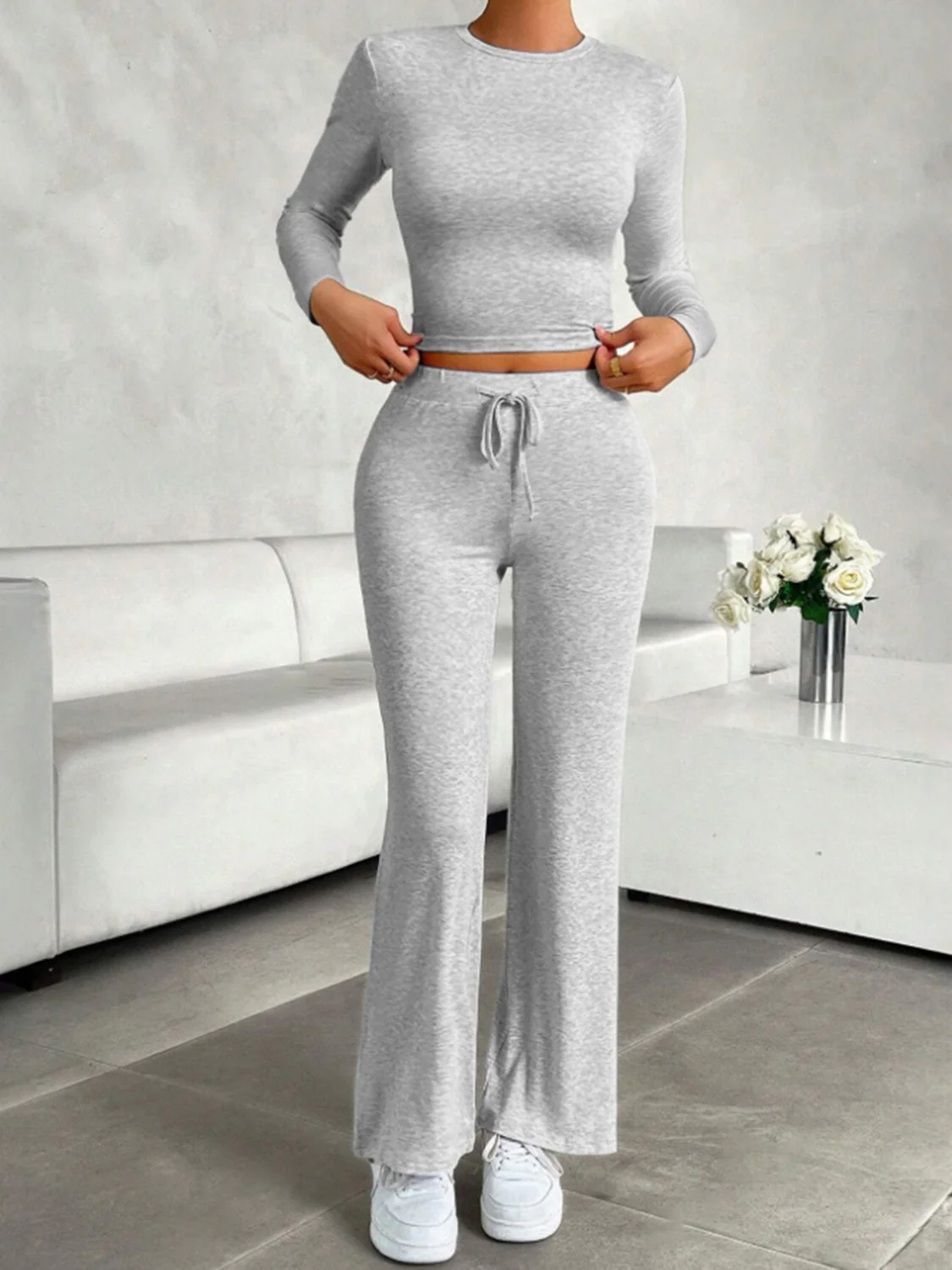 Melisa | Set consisting of a long-sleeved crew neck top and drawstring trousers - Image 2