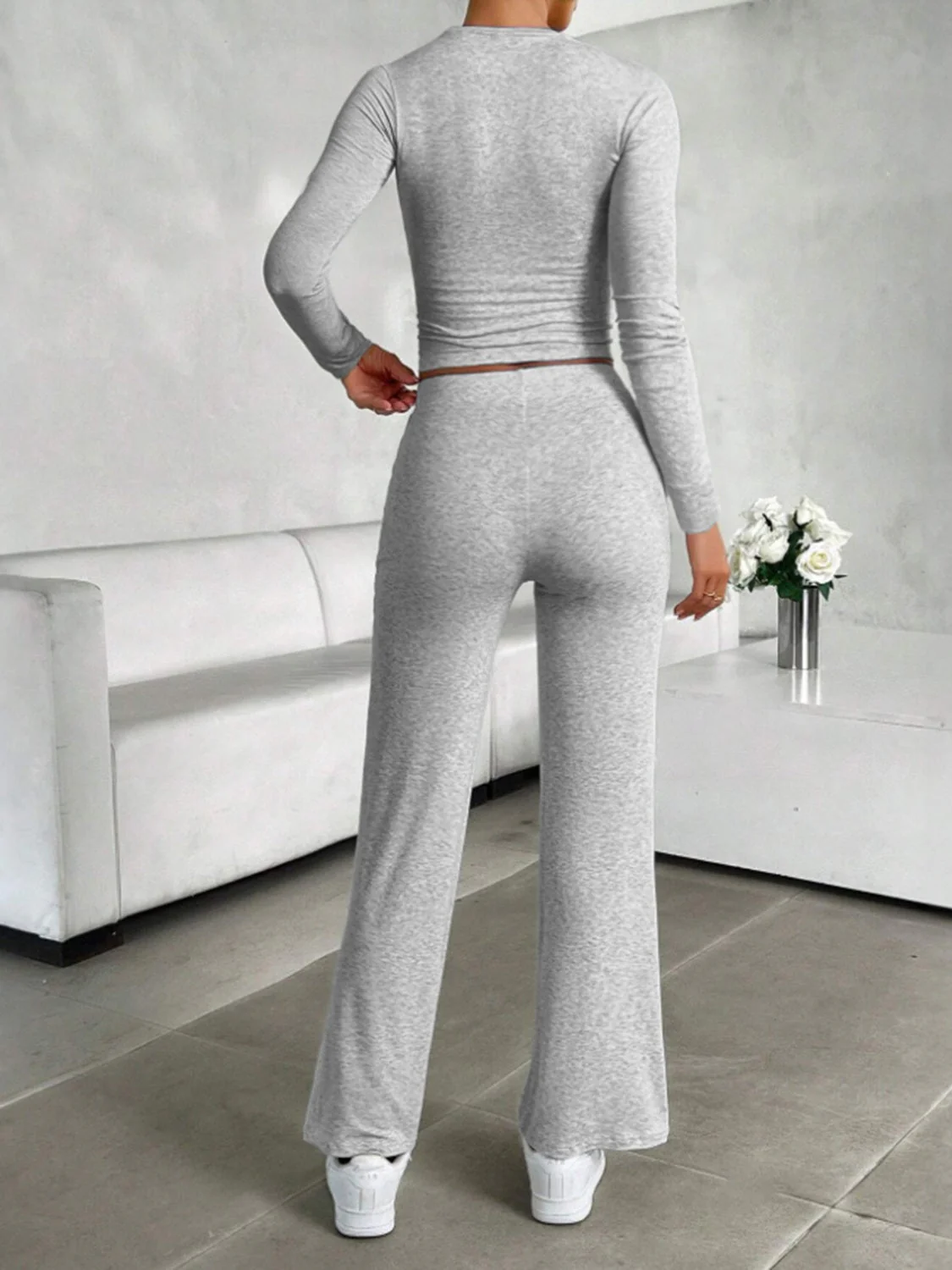 Melisa | Set consisting of a long-sleeved crew neck top and drawstring trousers - Image 4