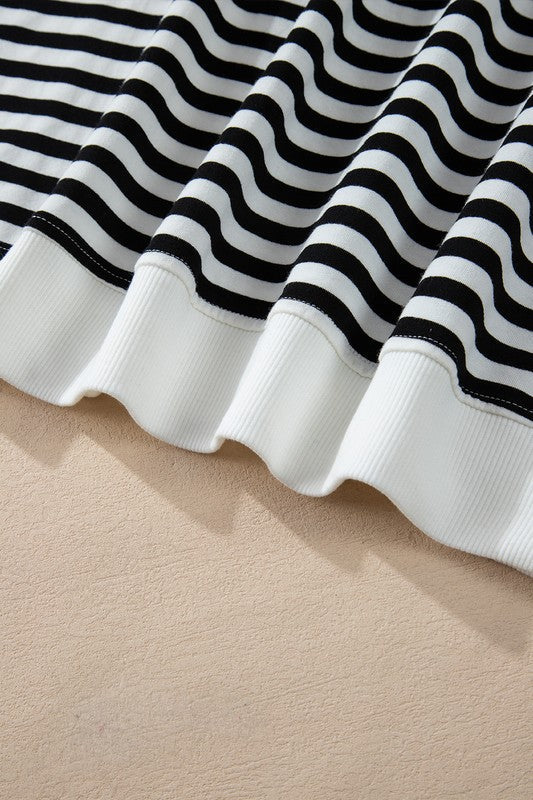Mia | Striped oversized crew neck sweatshirt with color block design - Image 5