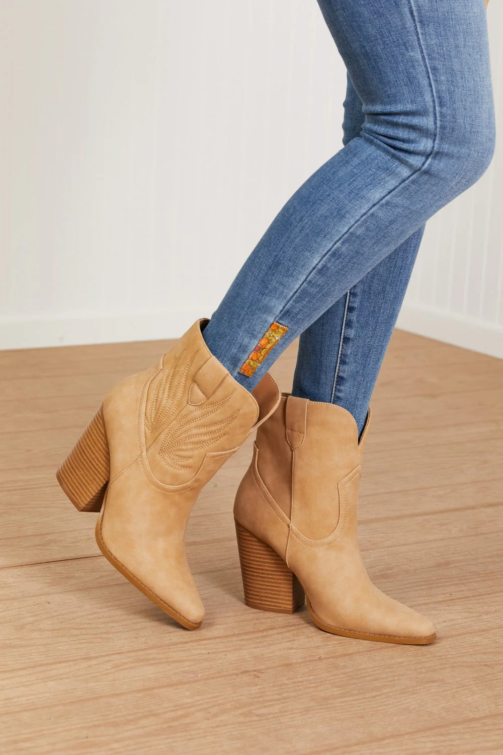 Miranda | Comfortable and stylish orthopedic footwear - Image 3