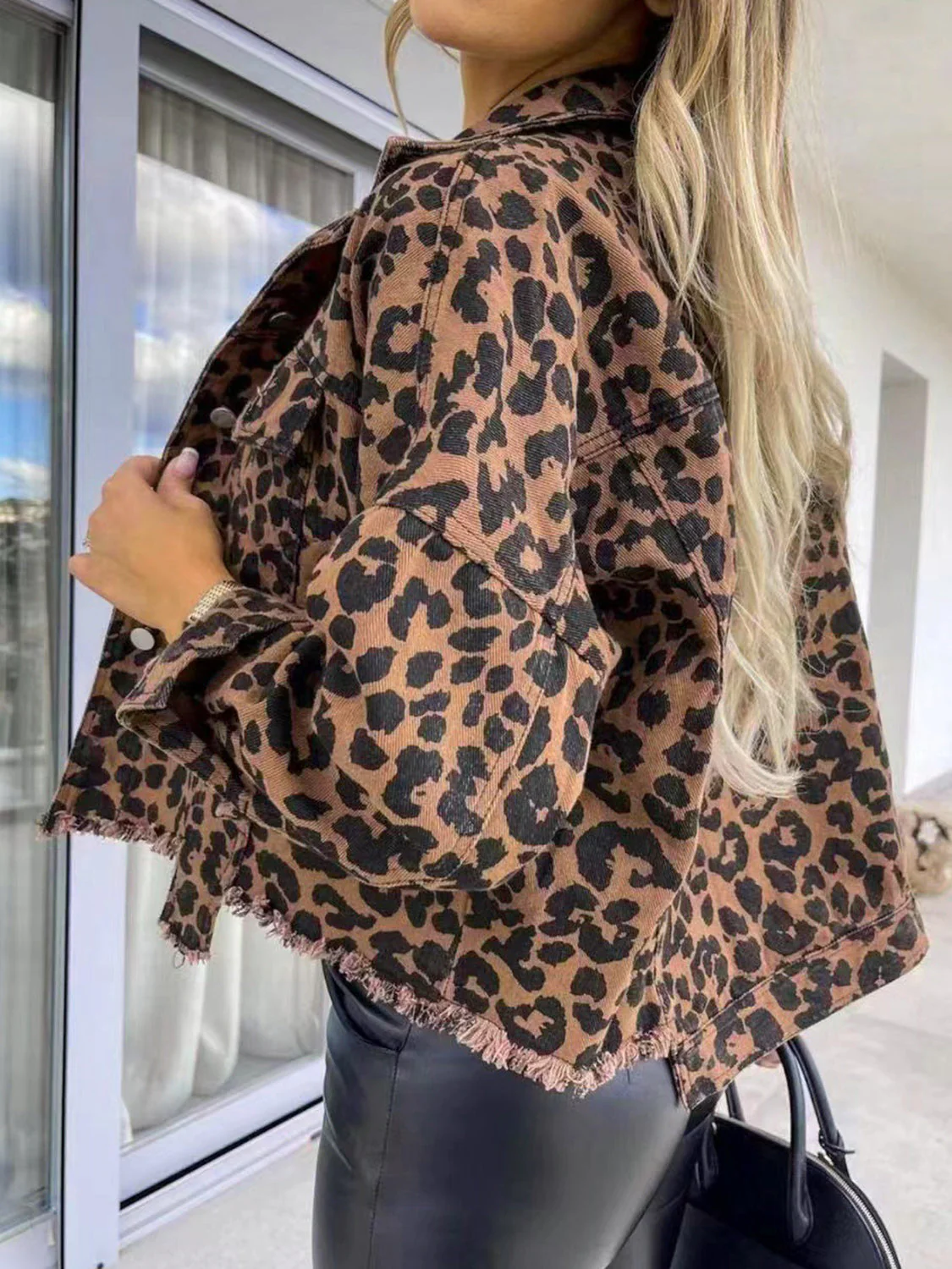 Miriam | Denim jacket with raw hem and leopard collar - Image 2