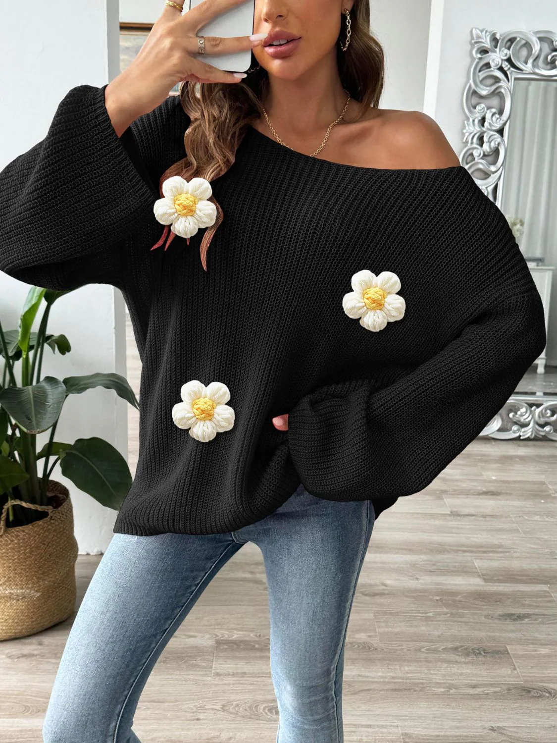 Mirjam | Long-sleeved sweater with a floral crew neck - Image 3