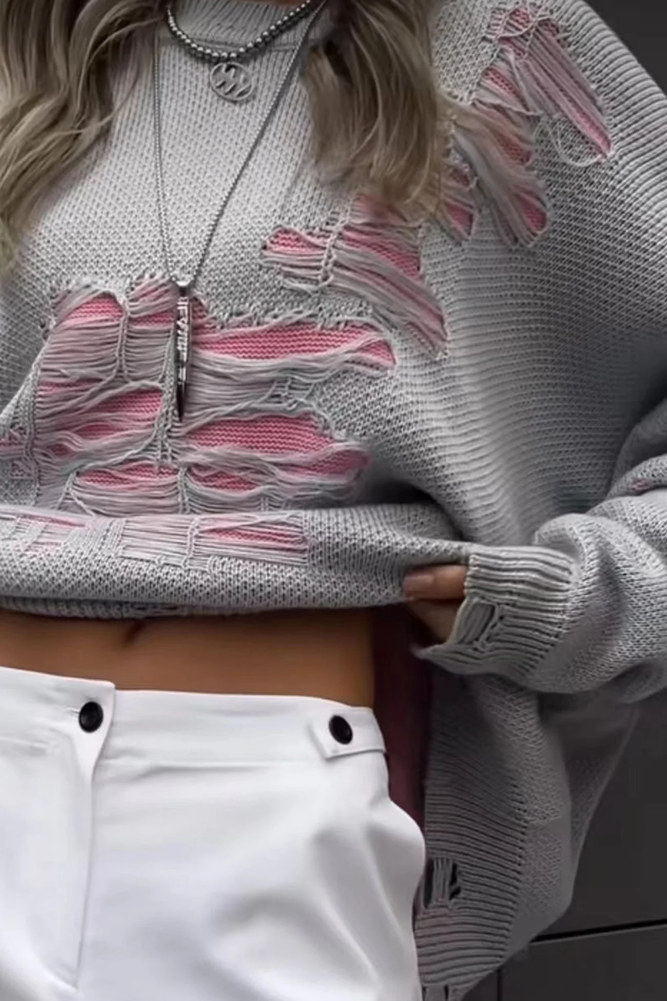 Monique | Contrast sweater with a distressed look - Image 3