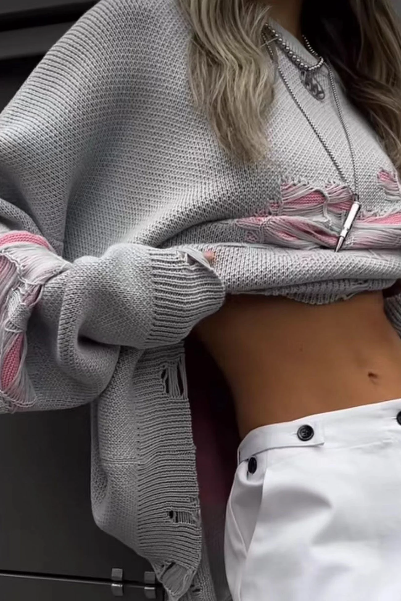 Monique | Contrast sweater with a distressed look - Image 4