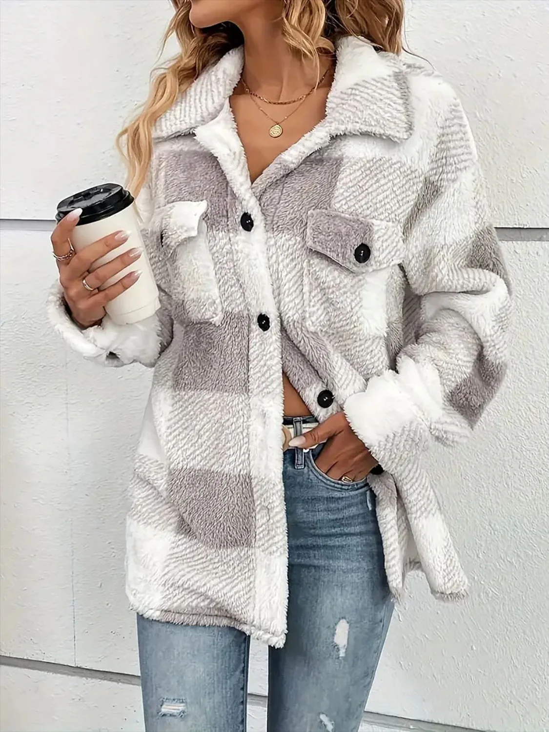 Nadia | Checked plush coat with dropped shoulders and long sleeves - Image 3