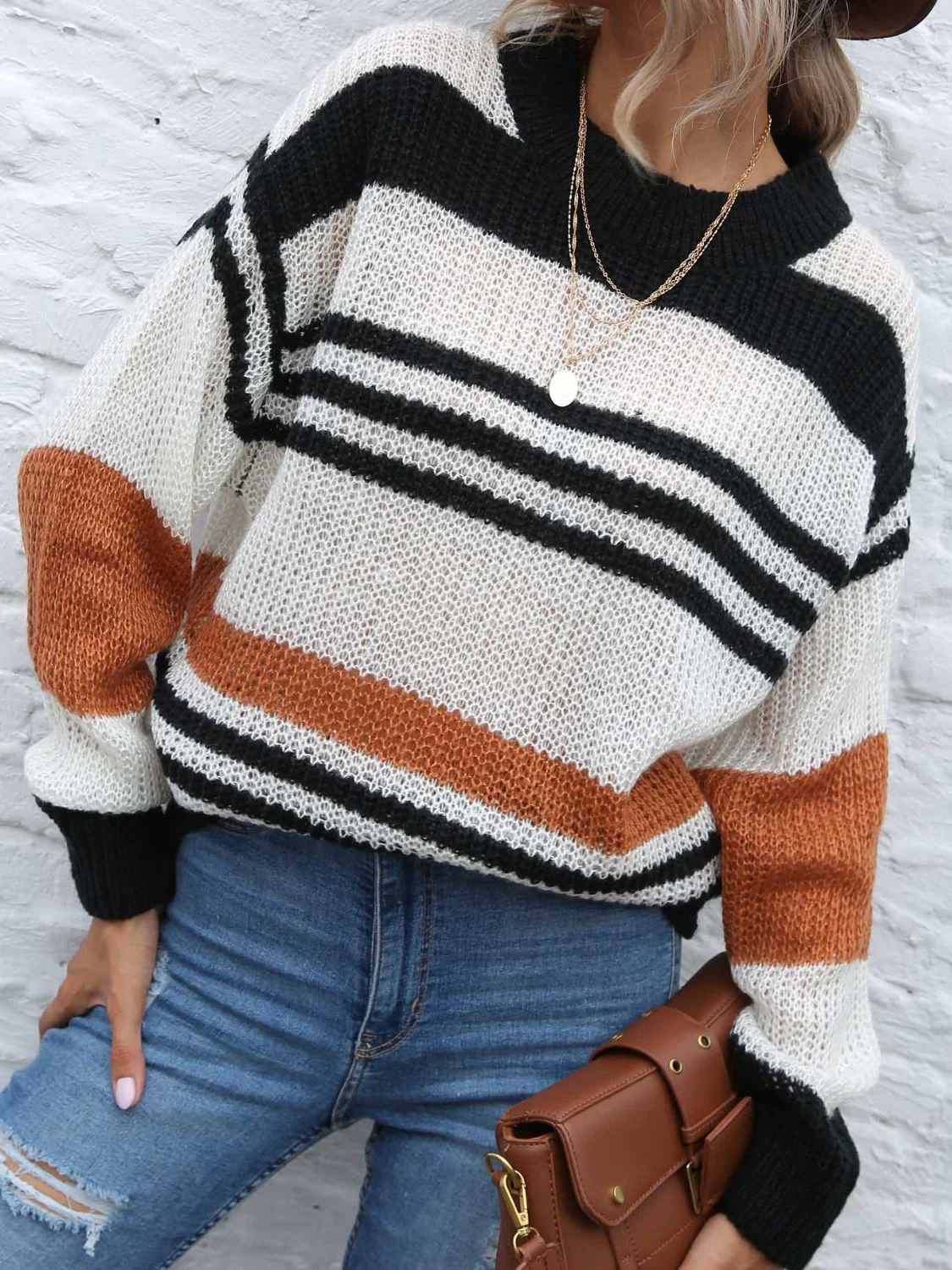Nadine | Contrasting striped long-sleeved sweater with a crew neck - Image 4