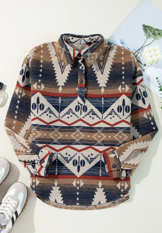 Natividad | Long-sleeved sweatshirt with a geometric half-button pattern - Image 4
