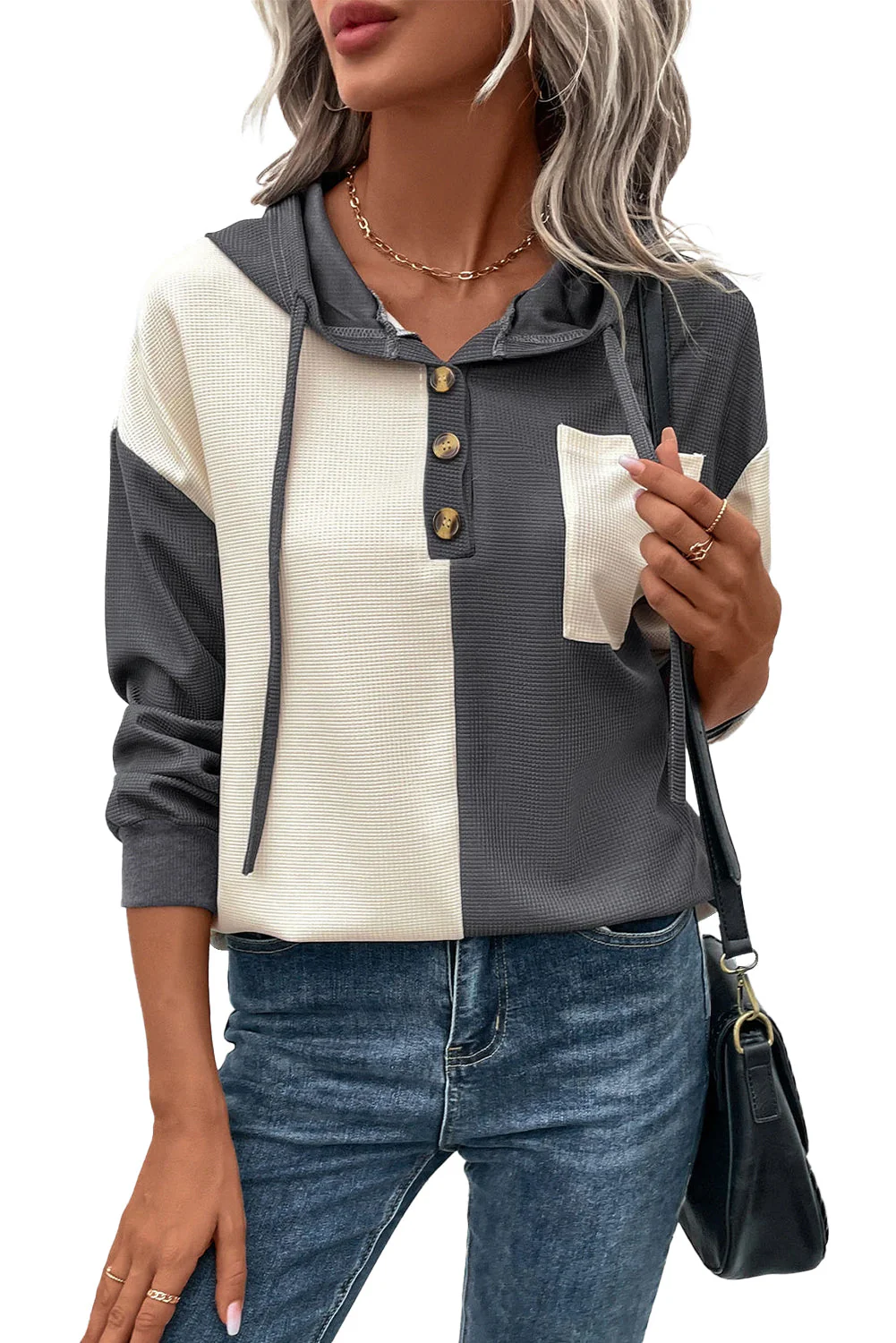 Nayeli| Fashionable and minimalist winter hoodie - Image 3
