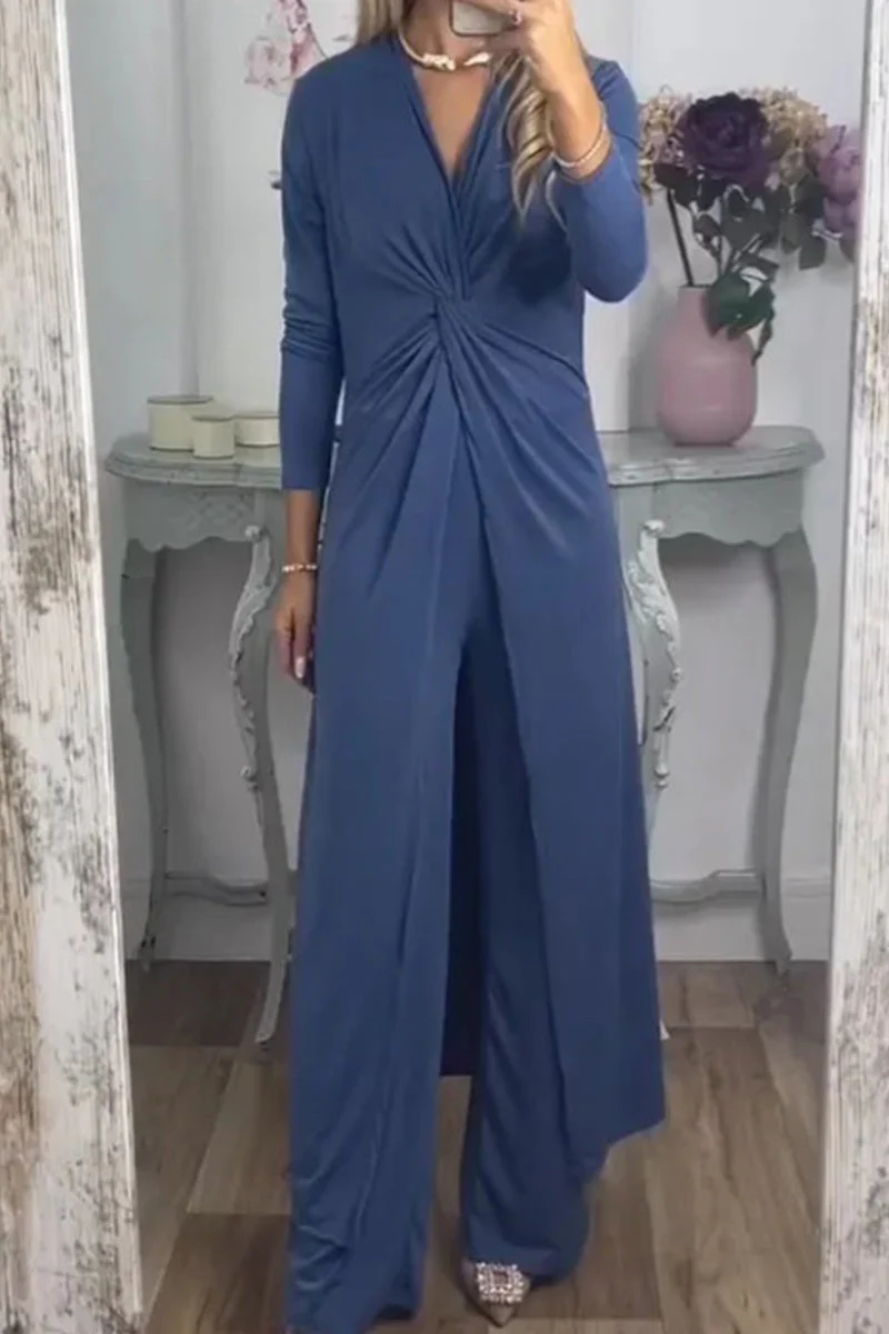 Nélida | Casual, plain two-piece suit with a V-neck and long sleeves