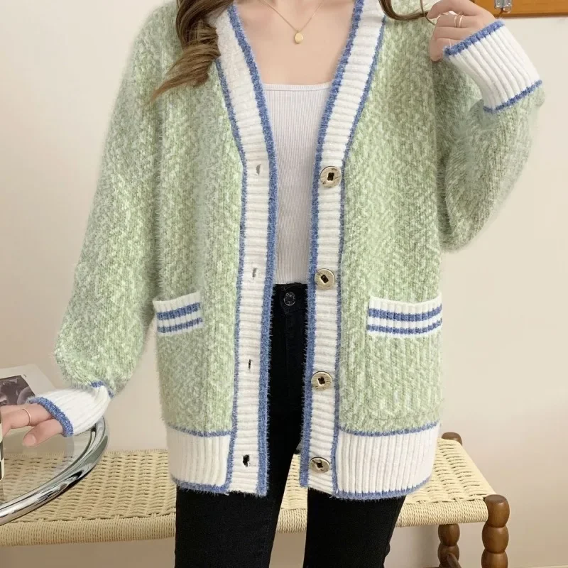Nicolasa | Elegant and versatile winter cardigan - Image 3