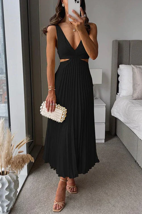 Nina® | Pleated Dress With A Neckline - Image 6
