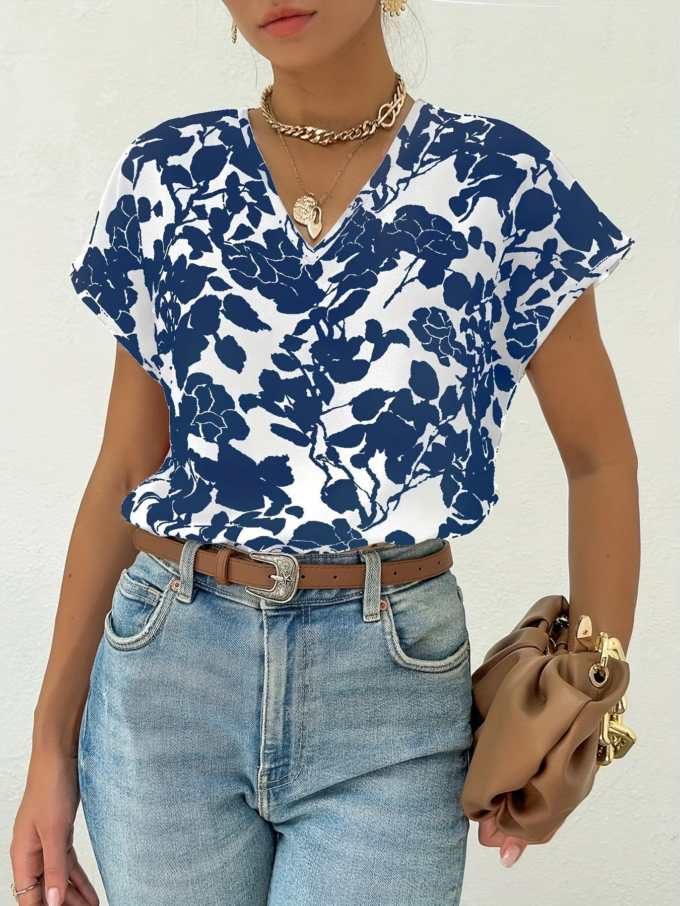 Norma® | Blouse fleurie with encolure and V