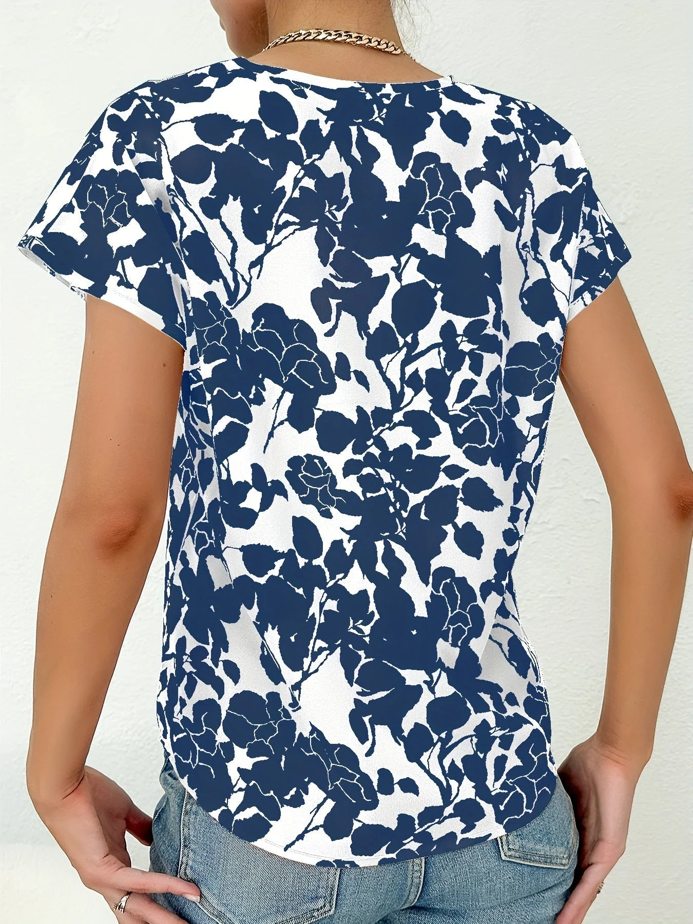 Norma® | Blouse fleurie with encolure and V - Image 2