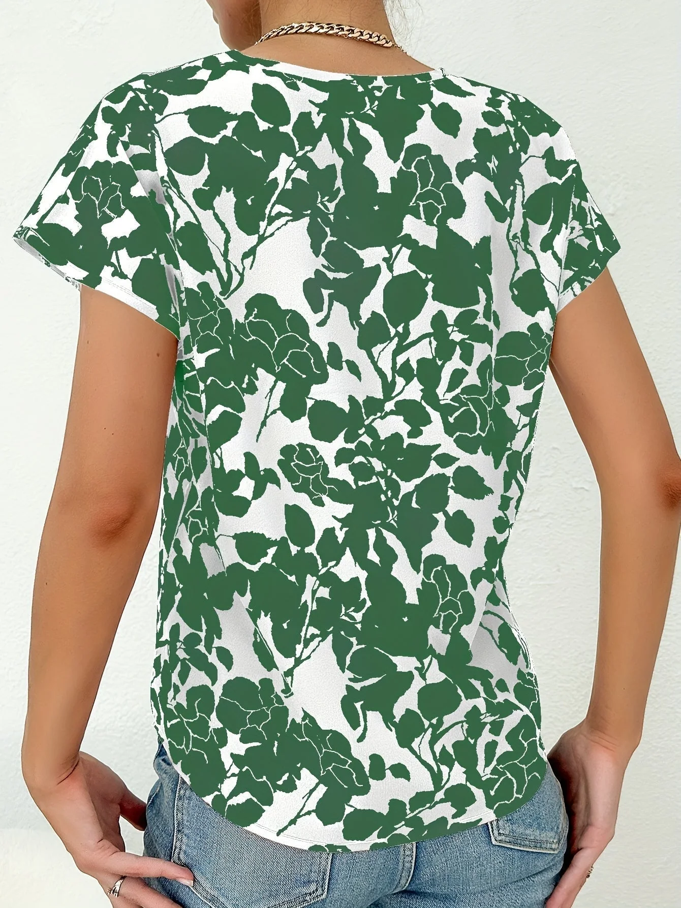 Norma® | Blouse fleurie with encolure and V - Image 6