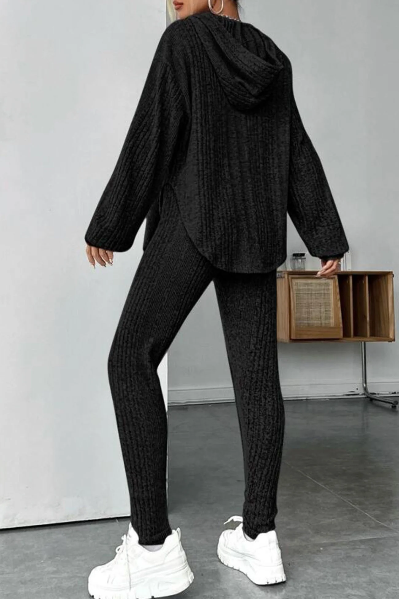 Olga | Hoodie leggings set with a ribbed vent and curved hem - Image 22