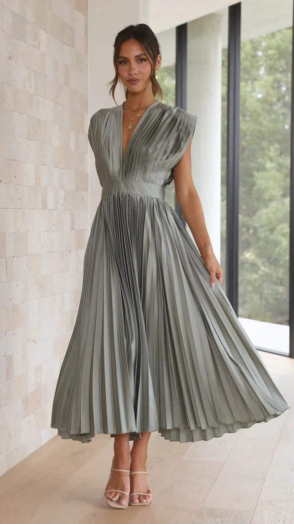Olivia® | Long Dress With Deep V-Neckline And Bow On The Back - Image 9
