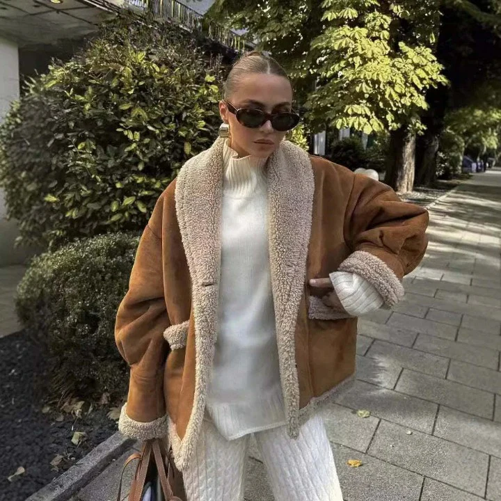 Paloma | Warm women's jacket with cuffs - Image 3