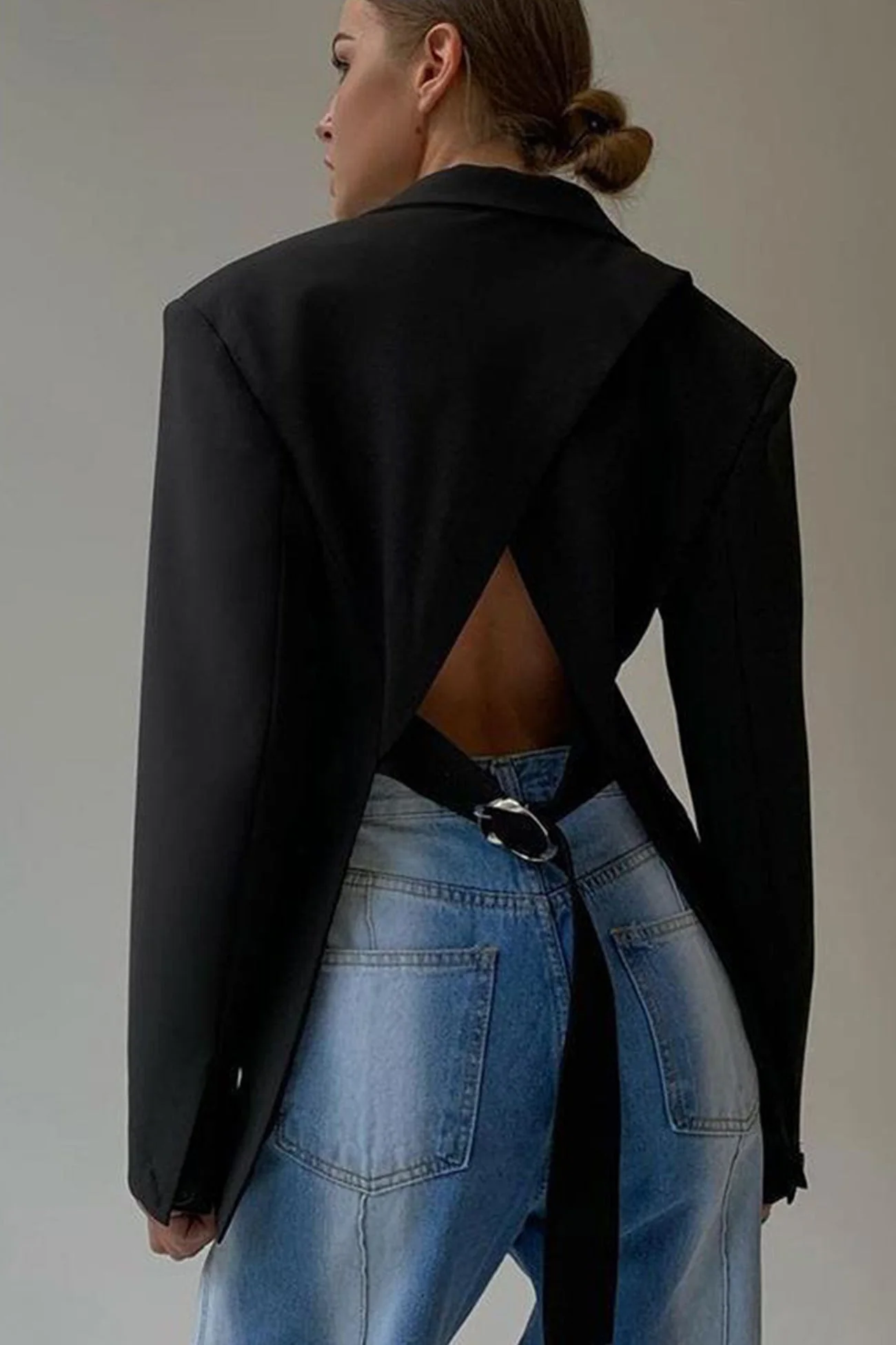 Patricia | Solid color backless blazer with slit - Image 7