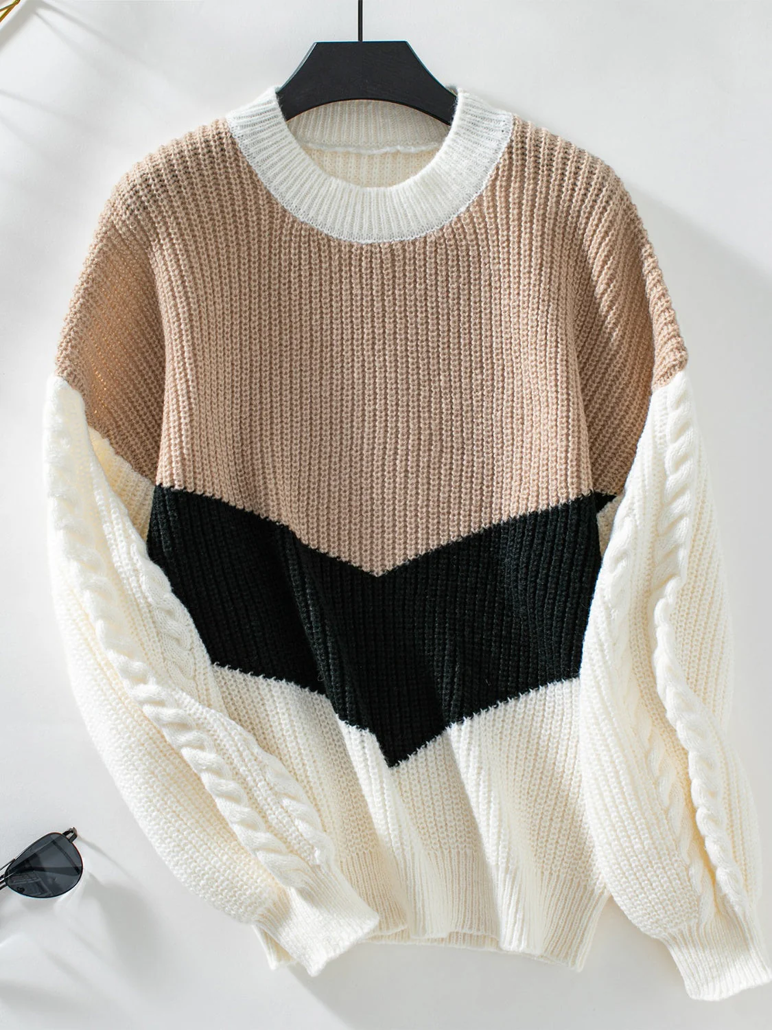 Paula | Contrasting long-sleeved sweater with a crew neck - Image 7