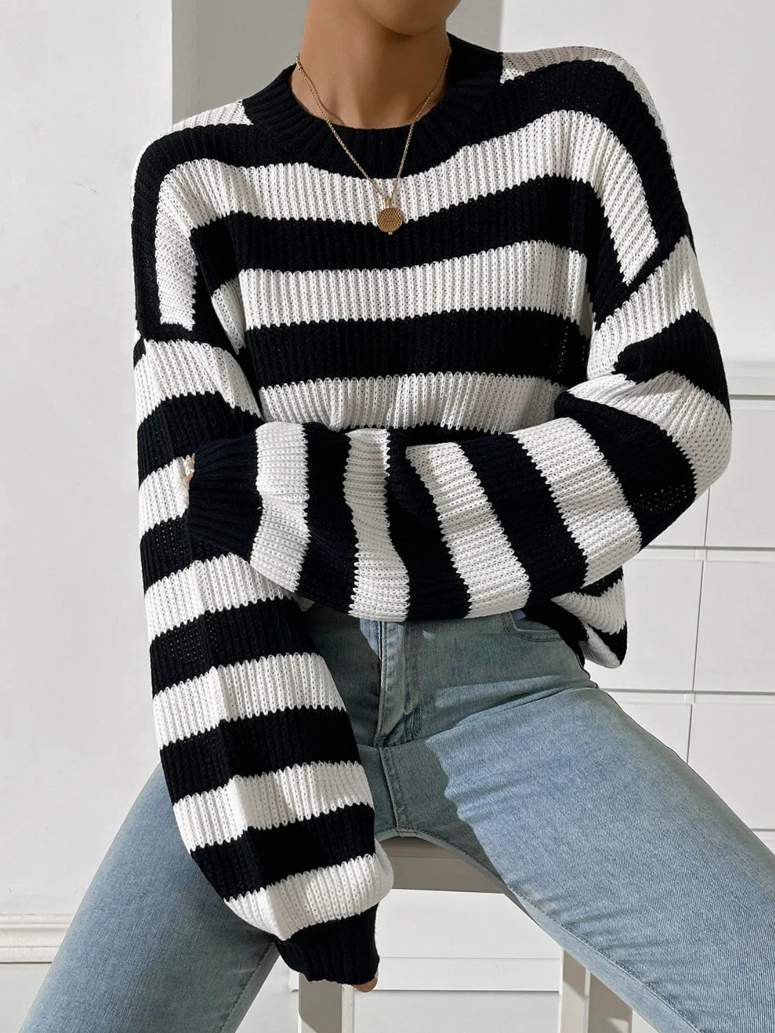 Paula| Modern and fashionable winter sweater - Image 2