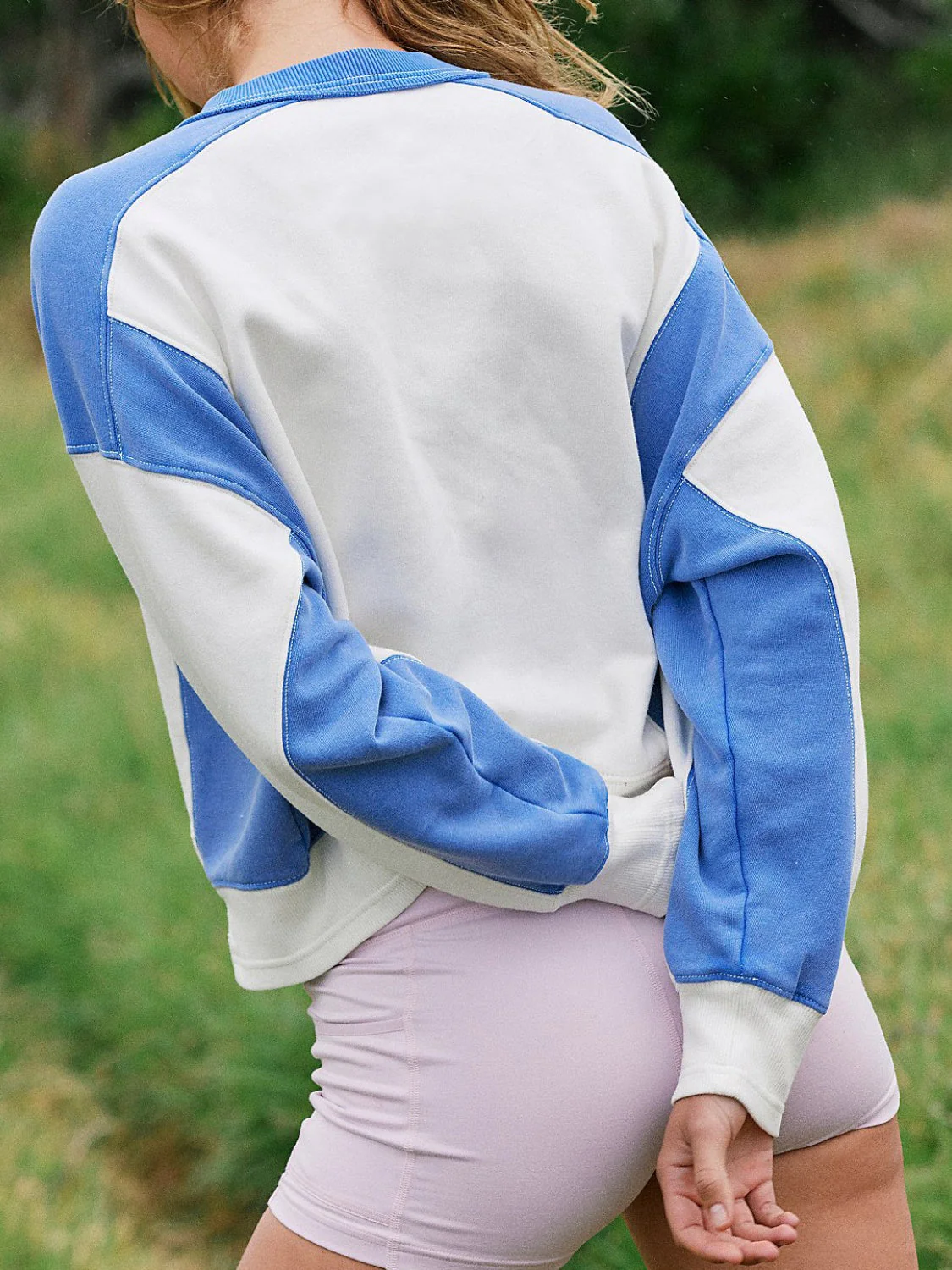 Petra | Contrasting long-sleeved crew neck sweatshirt - Image 2