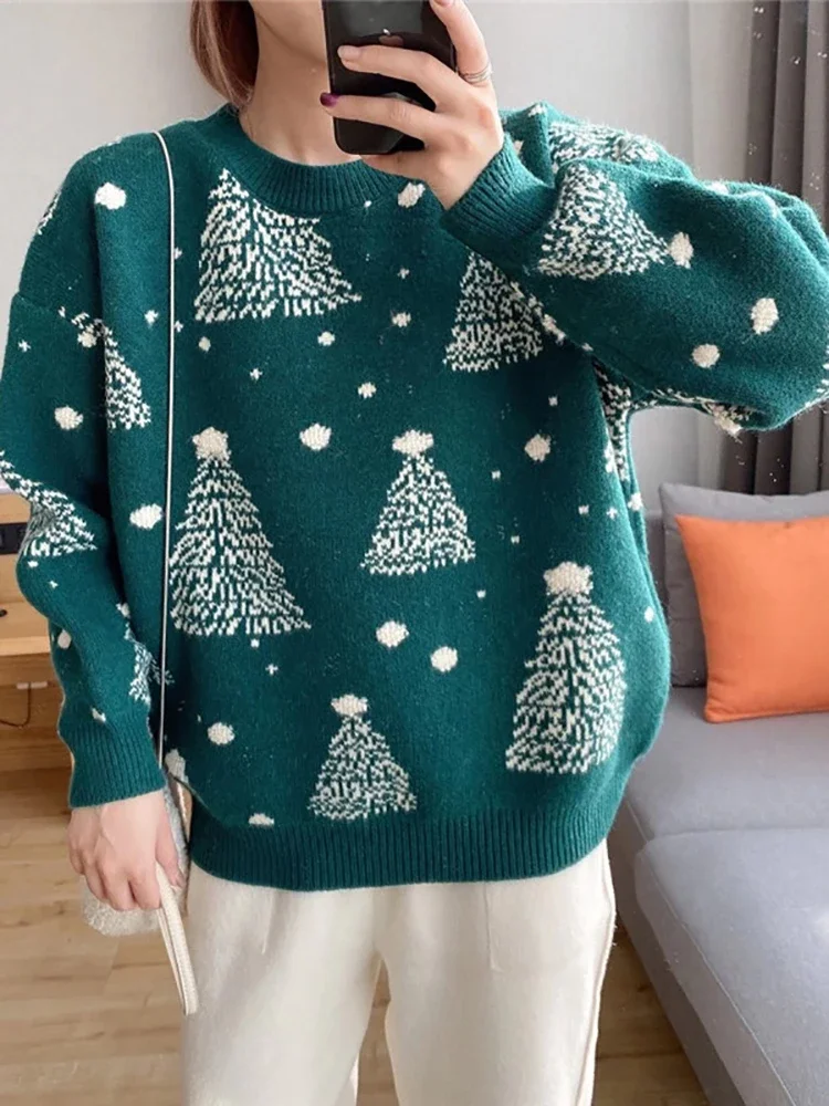 Pilar | Warm women's knitted sweater with a Christmas tree print and a loose fit - Image 2