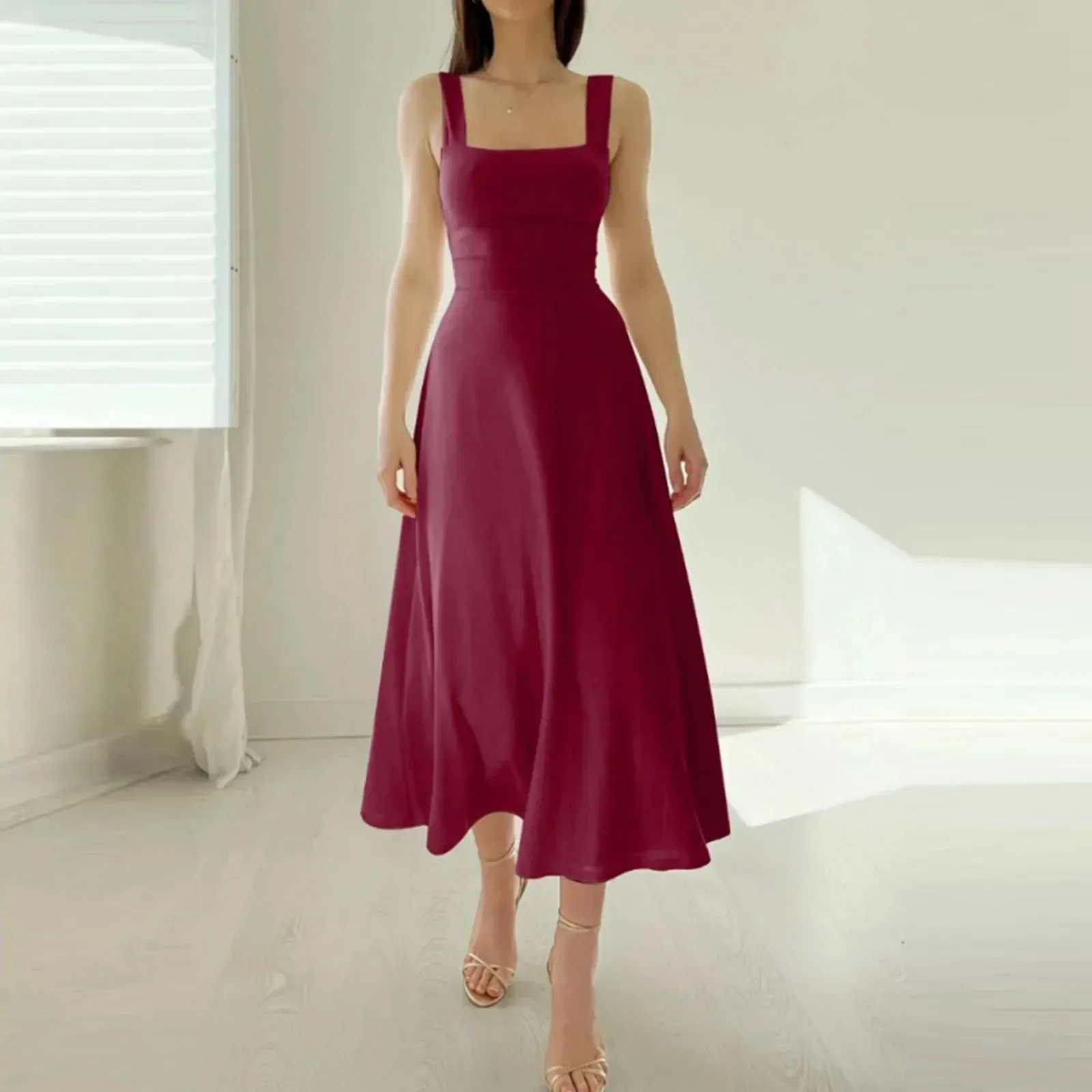 Querida® | Elegant Dress With Square Neckline - Image 5
