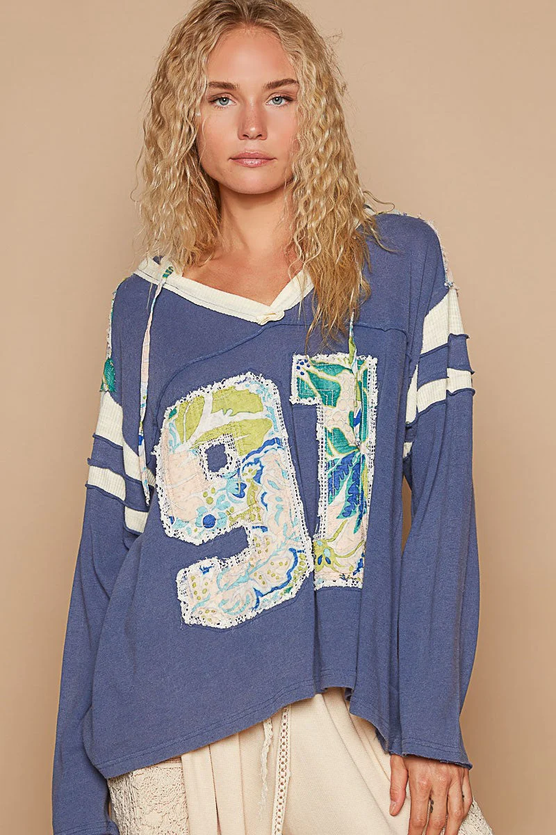 Rebeca | POL hooded top with exposed seam and number patch and V-neck