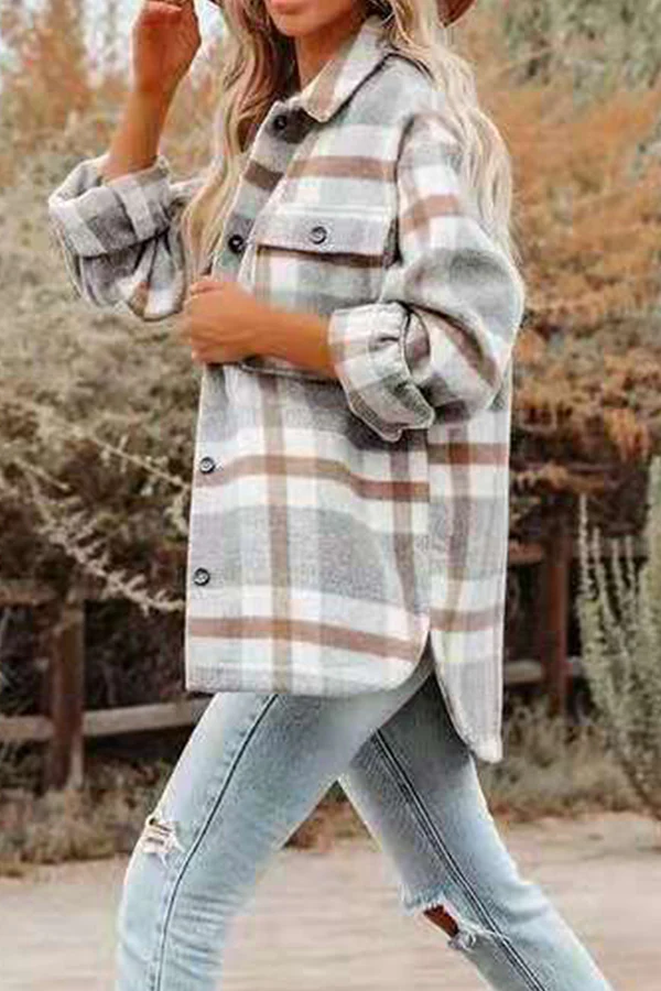 Regina | Casual outerwear with a checked turn-down collar and pocket buckle - Image 10