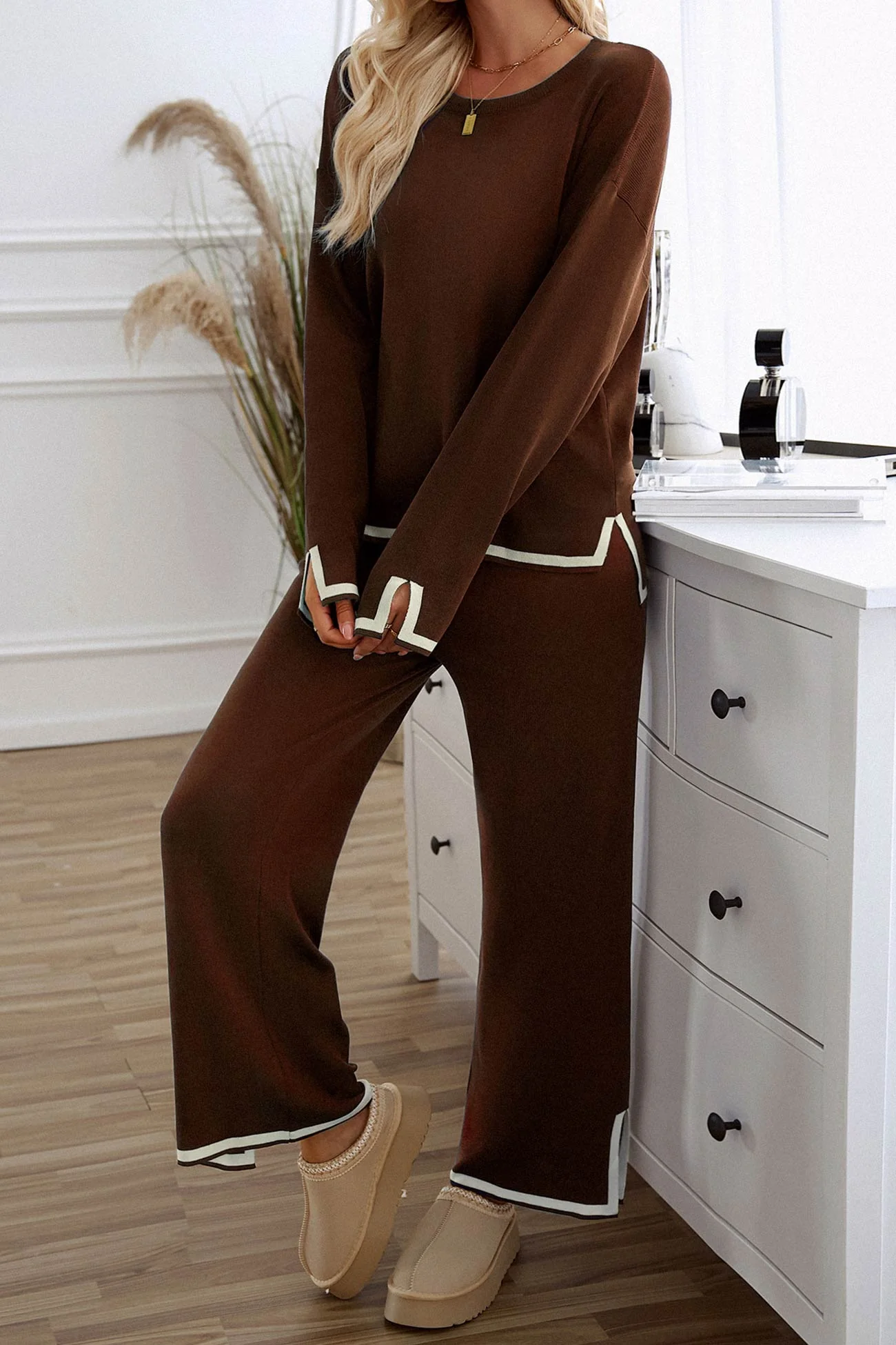 Regina | Knitted suits with a contrasting slit hem - Image 23