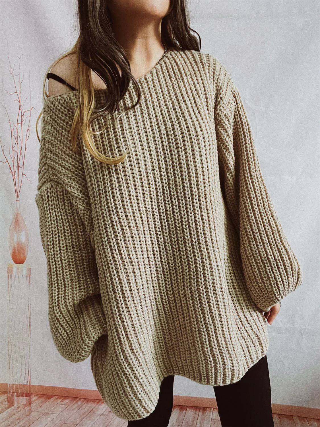 Regina | Long-sleeved sweater with a boat neck and belt - Image 3