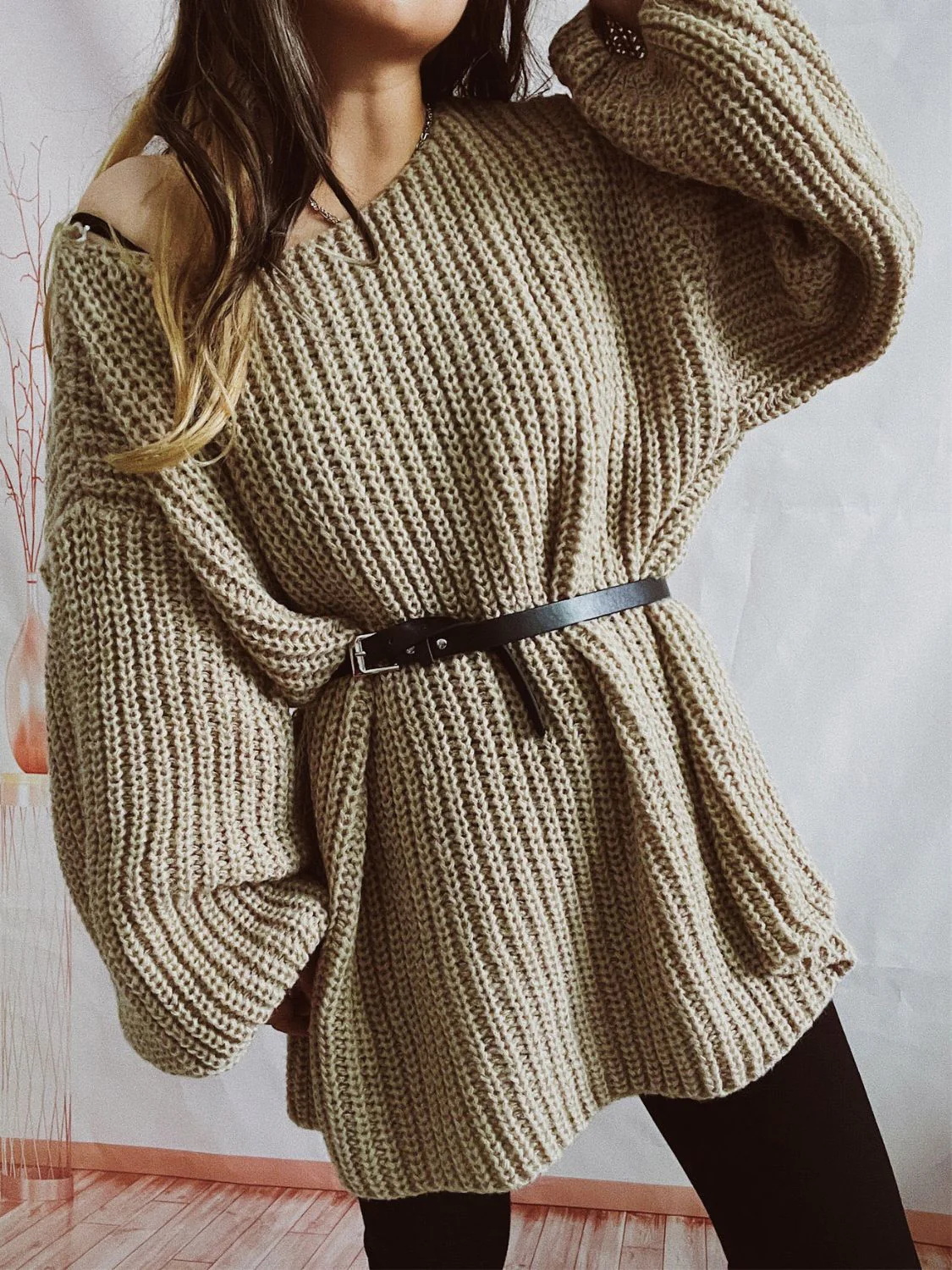 Regina | Long-sleeved sweater with a boat neck and belt - Image 4