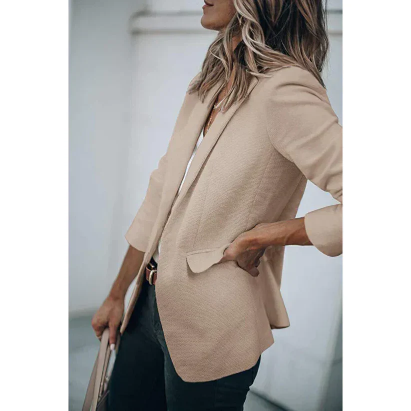 Reina | Modern and fashionable winter clothing item - Image 3