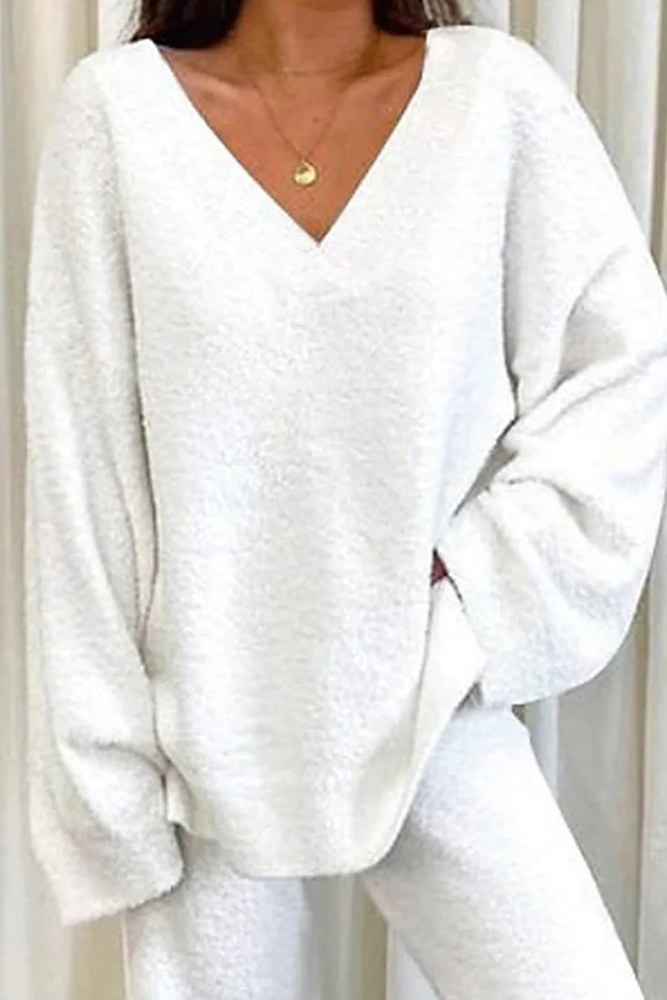Renata | Loungewear with a V-neck and fixed slit hem - Image 3
