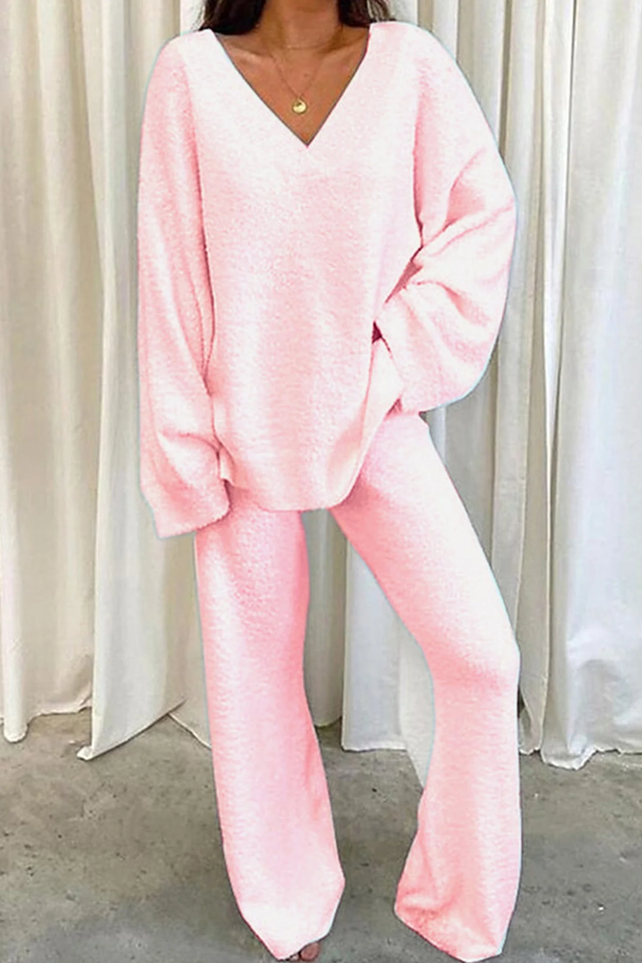 Renata | Loungewear with a V-neck and fixed slit hem - Image 4