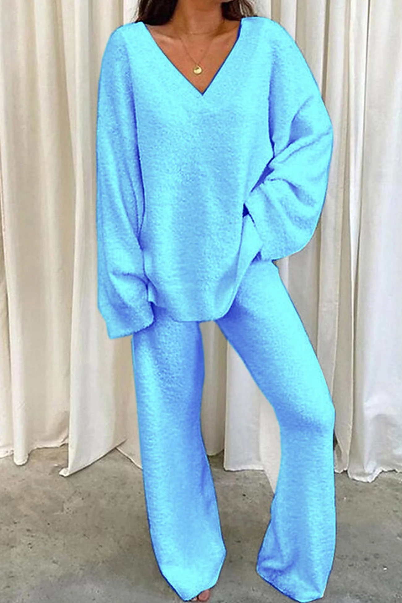 Renata | Loungewear with a V-neck and fixed slit hem - Image 5