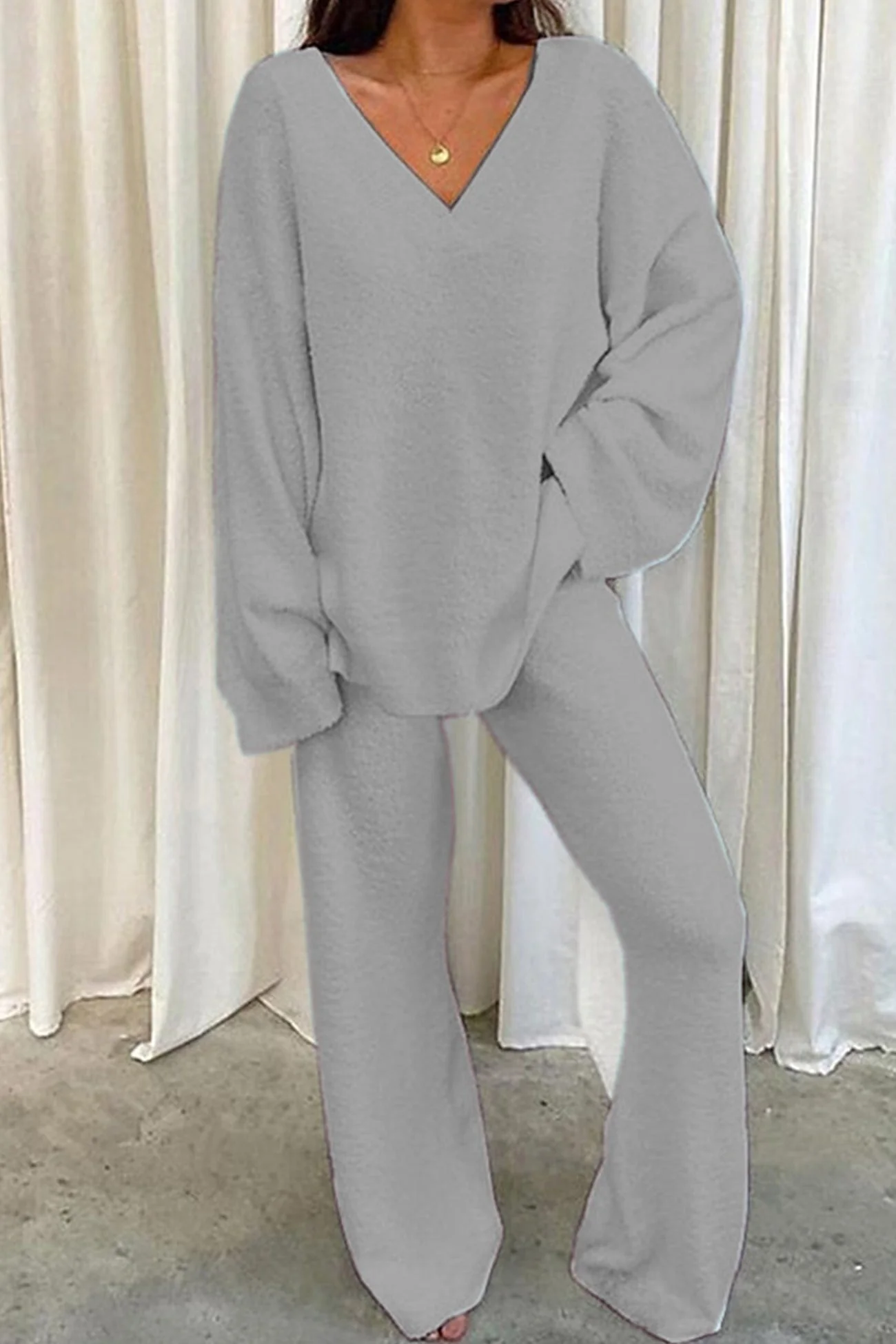 Renata | Loungewear with a V-neck and fixed slit hem - Image 6